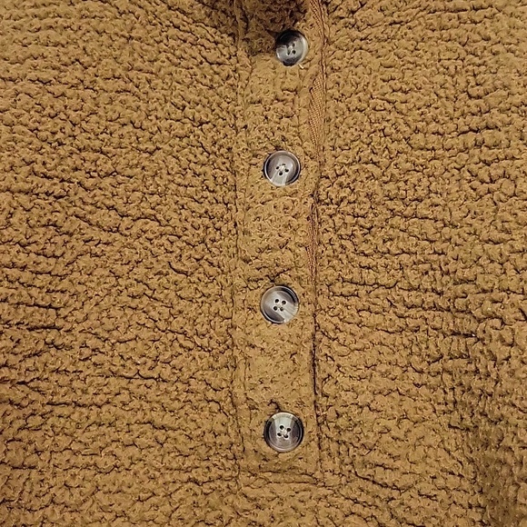 AERIE WOMEN'S SHERPA QUATER BUTTON UP OVERSIZED SWEATER - Picture 4 of 10